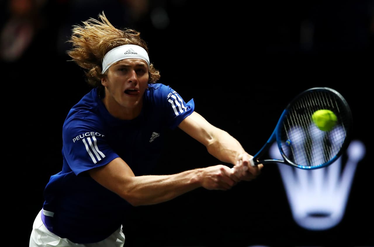 Alexander Zverev dio a Europa el tercer punto del día al derrotar a Denis Shapovalov con un doble 7-6.