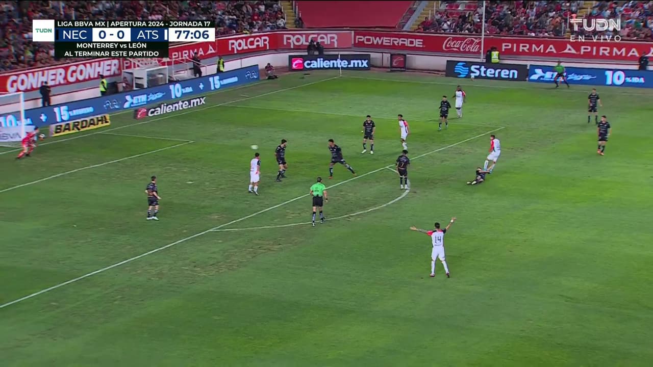 ¡Enorme Unsain! El arquero salva al Necaxa