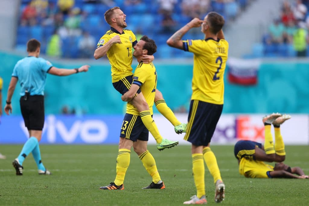 El solitario gol de Emil Forsberg desde los once pasos le da la victoria 1-0 a Suecia sobre Eslovaquia y los suecos comienzan a pensar en la fase eliminatoria.