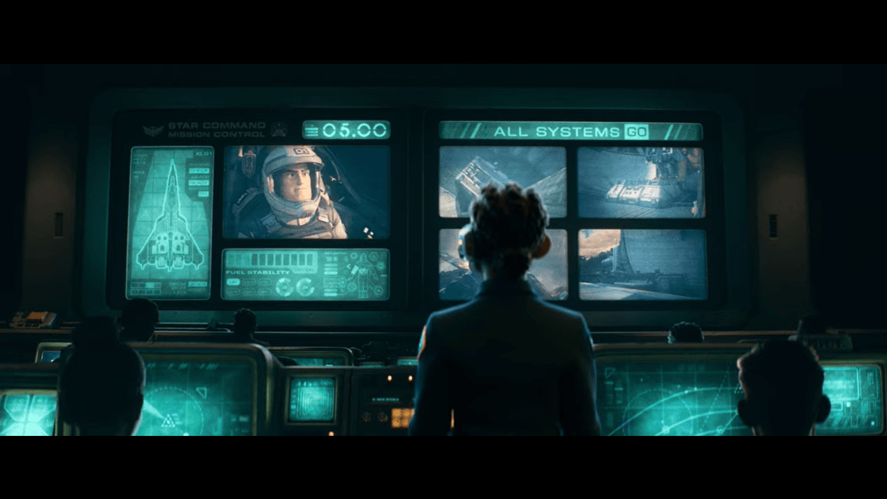 MacLane había dirigido anteriormente el cortometraje Toy Story Toons: Small Fry de 2011, que presentó un Buzz en miniatura "que tenía el mismo tipo de aflicción", dice.