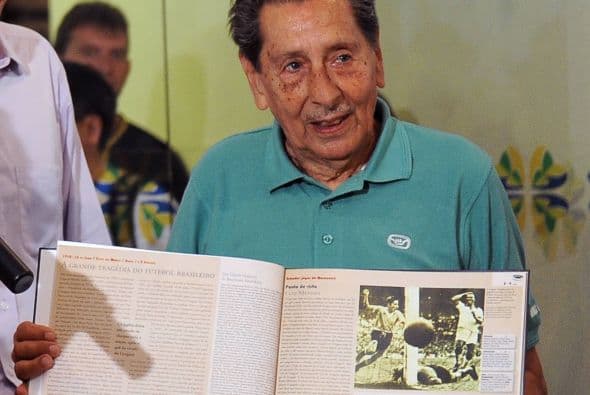 Desde su gol la tarde del 16 de julio de 1950, siempre contó con una fama de acuerdo a aquel momento. Acudía frecuentemente al Centenario a ver fútbol y siempre era reconocido y ovacionado por el público.