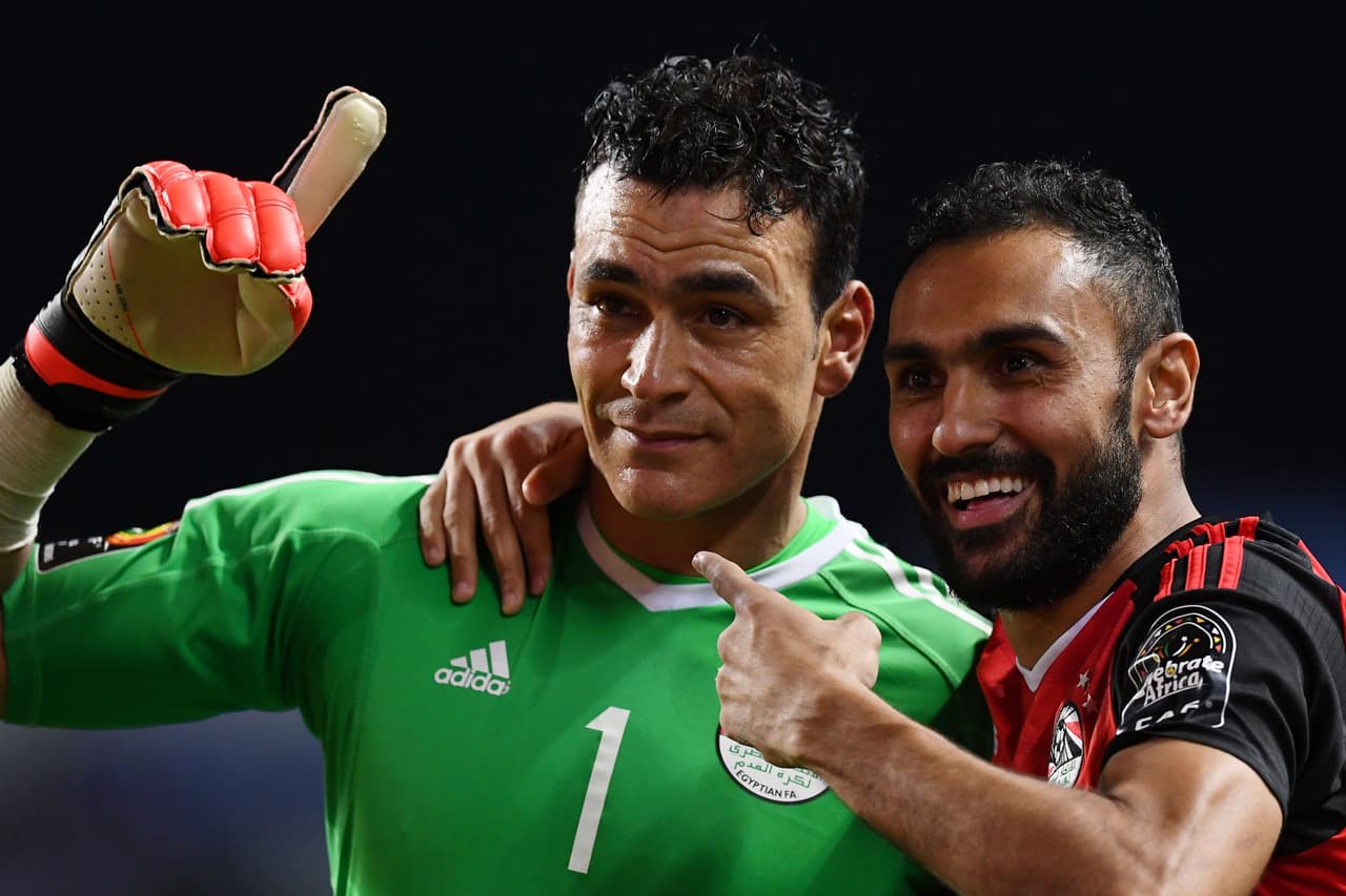 El partido terminó empatado a un gol tras los 120 minutos del tiempo extra, y aunque un compañero suyo desperdició el primer cobro, El-Hadary salvó a Egipto en los últimos dos cobros.