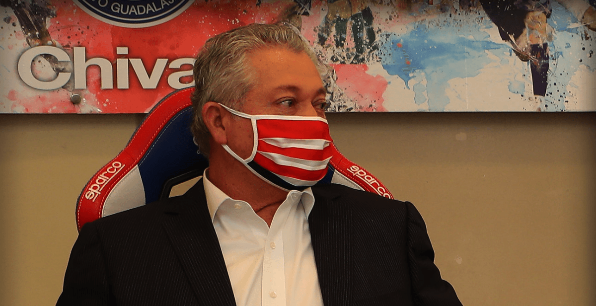 Vucetich interrumpió su presentación para responder un tuit