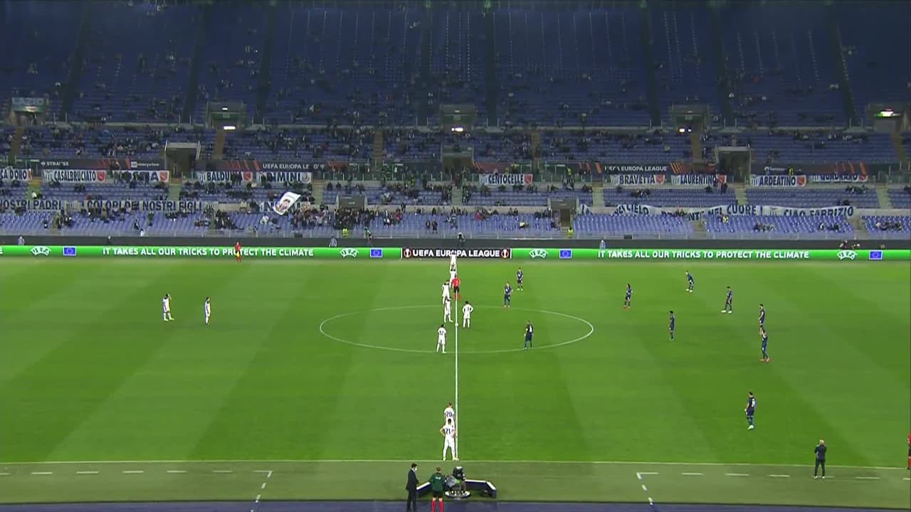 Arranca el partido y la pelota está en juego.