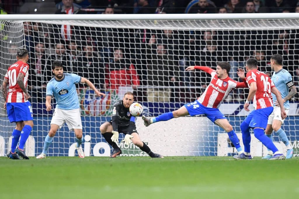 Renan Lodi se pone la casaca de goleador y le da la victoria al atlético de Madrid 2-0 sobre el Celta de Vigo.