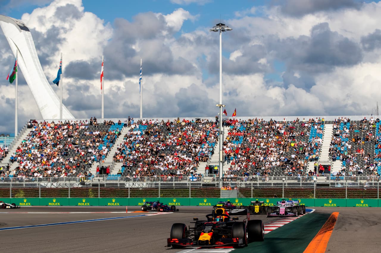 En esta temporada, Lewis Hamilton suma su novena victoria del año y la 82 de su carrera en la máxima categoría.