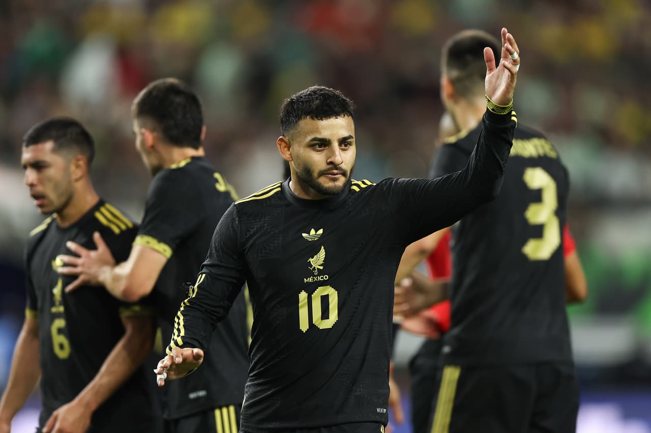 Alexis Vega (6.5). El ídolo de Toluca mostró ímpetu al frente y dinamismo, sin embargo, le cuesta encontrar con quién asociarse para explotar sus habilidades. Por momentos mostró buen entendimiento con Marcel Ruíz.