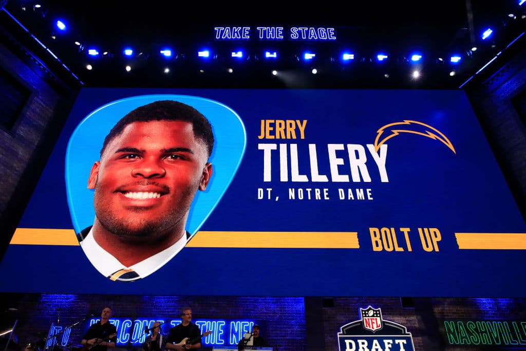<b>28) Jerry Tillery (Notre Dame)</b>. El tacle defensivo de los Fighting Irish es reclutado por los Los Angeles Chargers en la posición 28.