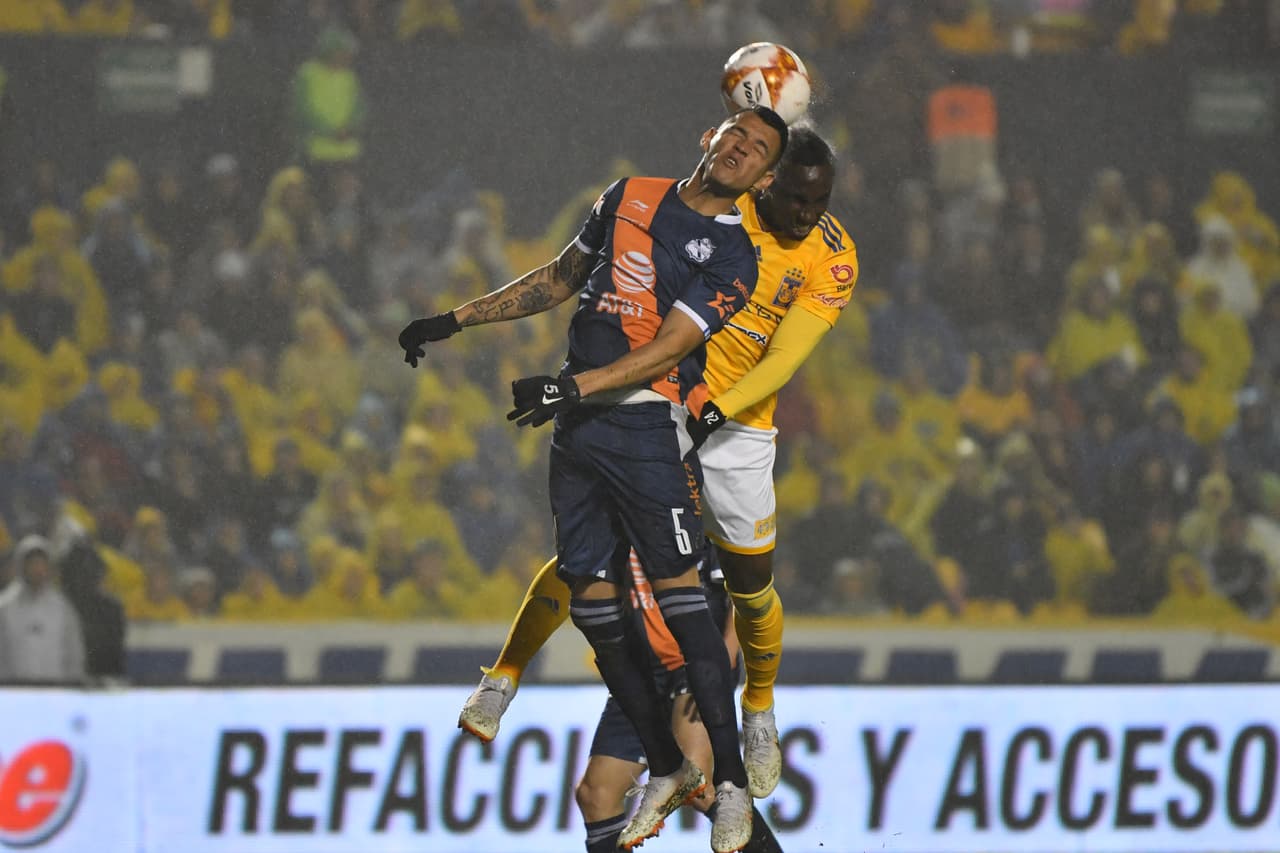 Antes de finalizar la primera mitad apareció Eduardo Vargas con su doblete al minuto 48 y al medio tiempo el marcador parcial era 4-1 para Tigres.