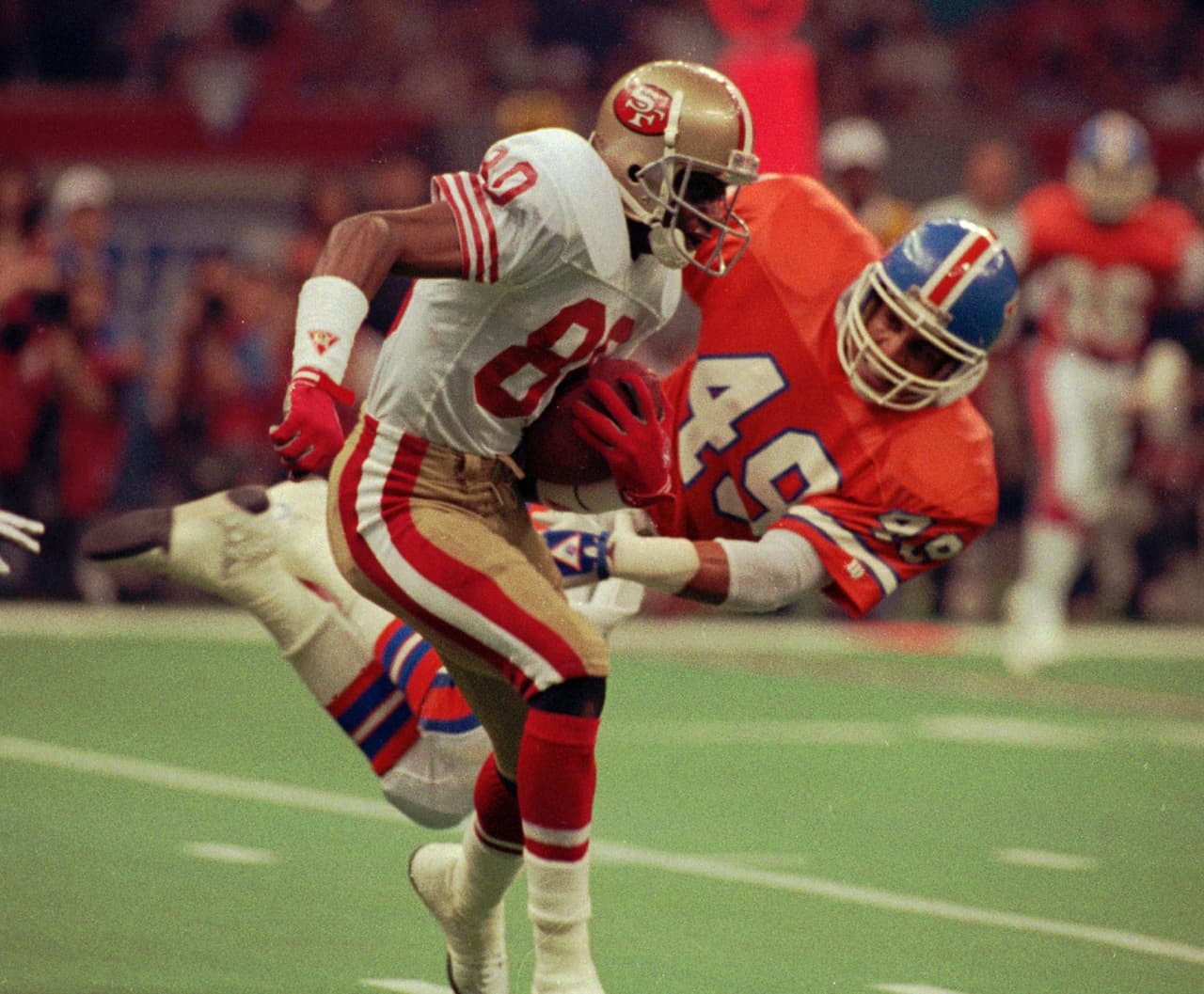 Super Bowl XXIV (San Francisco 49ers 55-10 Denver Broncos) | Se jugó en el Superdome de Louisiana. MVP: Joe Montana (QB San Francisco). Costo del comercial de 30 segundos: 700 mil dólares por la CBS.