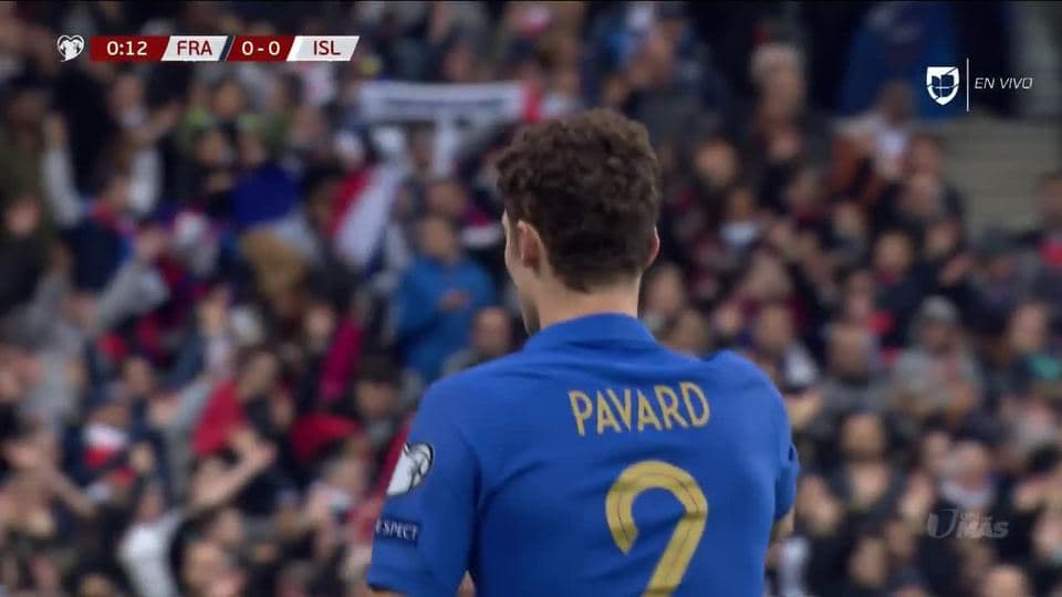 Arranca el partido y la pelota está en juego.