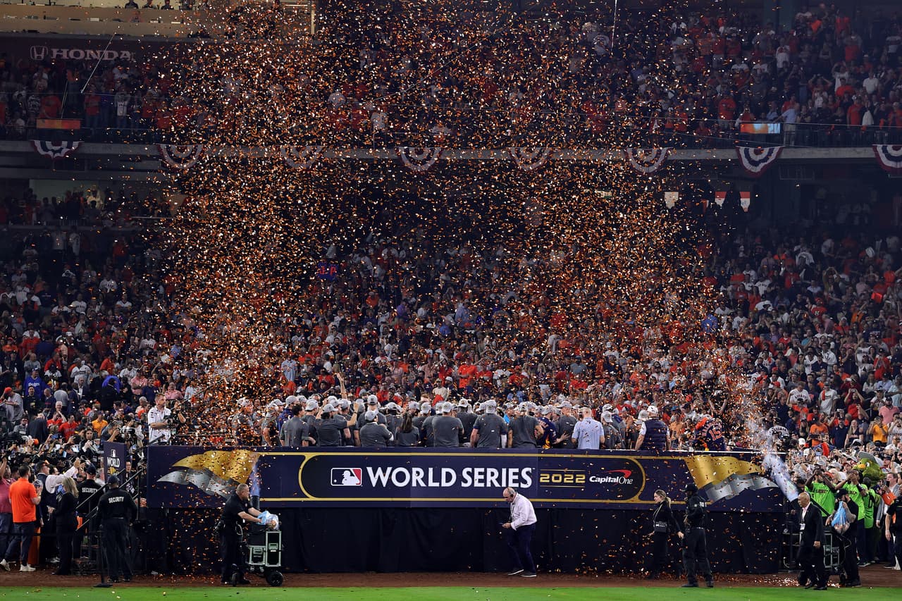 Houston Astros saborea su segundo título de campeón de las Grandes Ligas.