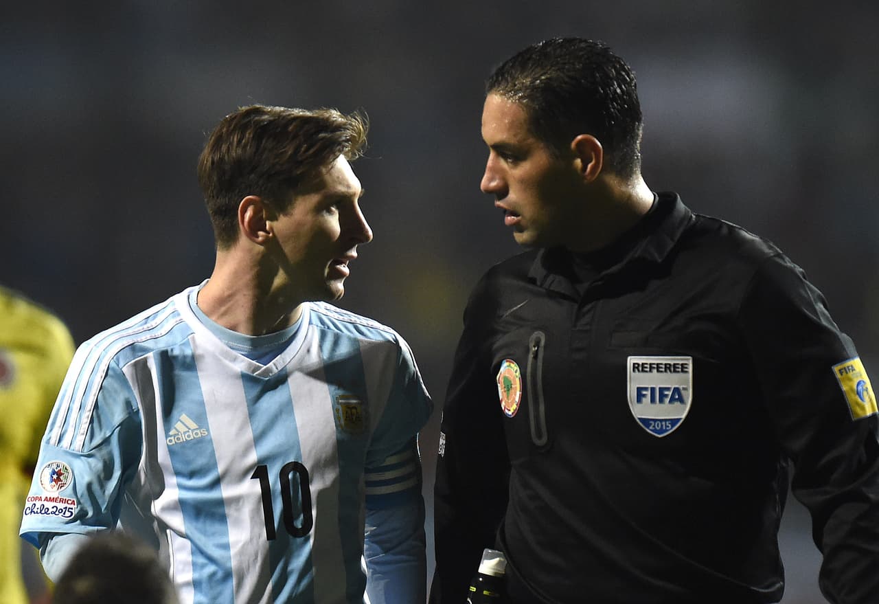 Argentina's forward Lionel Messi (L) argues with Mexican referee Roberto Garcia Orozco during the 2015 Copa America football championship quarter-final match against Colombia, in Vi?a del Mar, Chile, on June 26, 2015. AFP PHOTO / JUAN BARRETO (Photo credit should read JUAN BARRETO/AFP/Getty Images)
