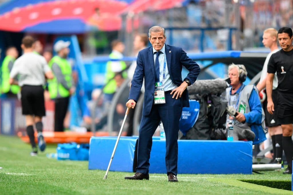 El estado de salud del 'Maestro' y su avanzada edad, 71 años, son razones para pensar que va a ceder la oportunidad a otro técnico para la dirección de la 'Celeste'.