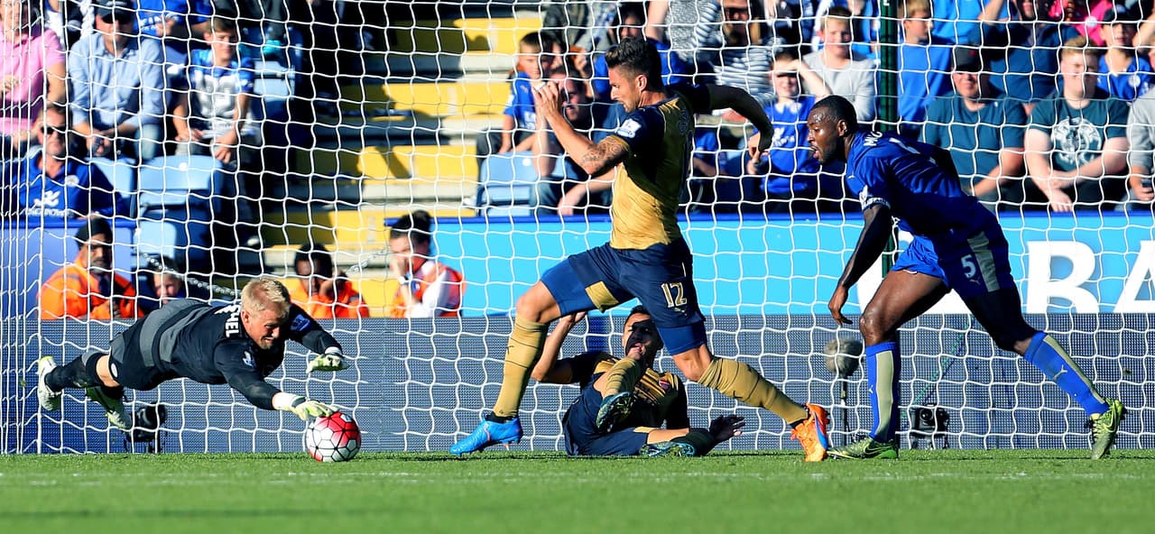 En la jornada 7 el Leicester City perdió el invicto y con una derrota por goleada en casa cayendo 2-5 ante el Arsenal. La sacudida ante los Gunners provocó que el equipo descendiera hasta la octava posición de la tabla en lo que sería su peor momento de la campaña.