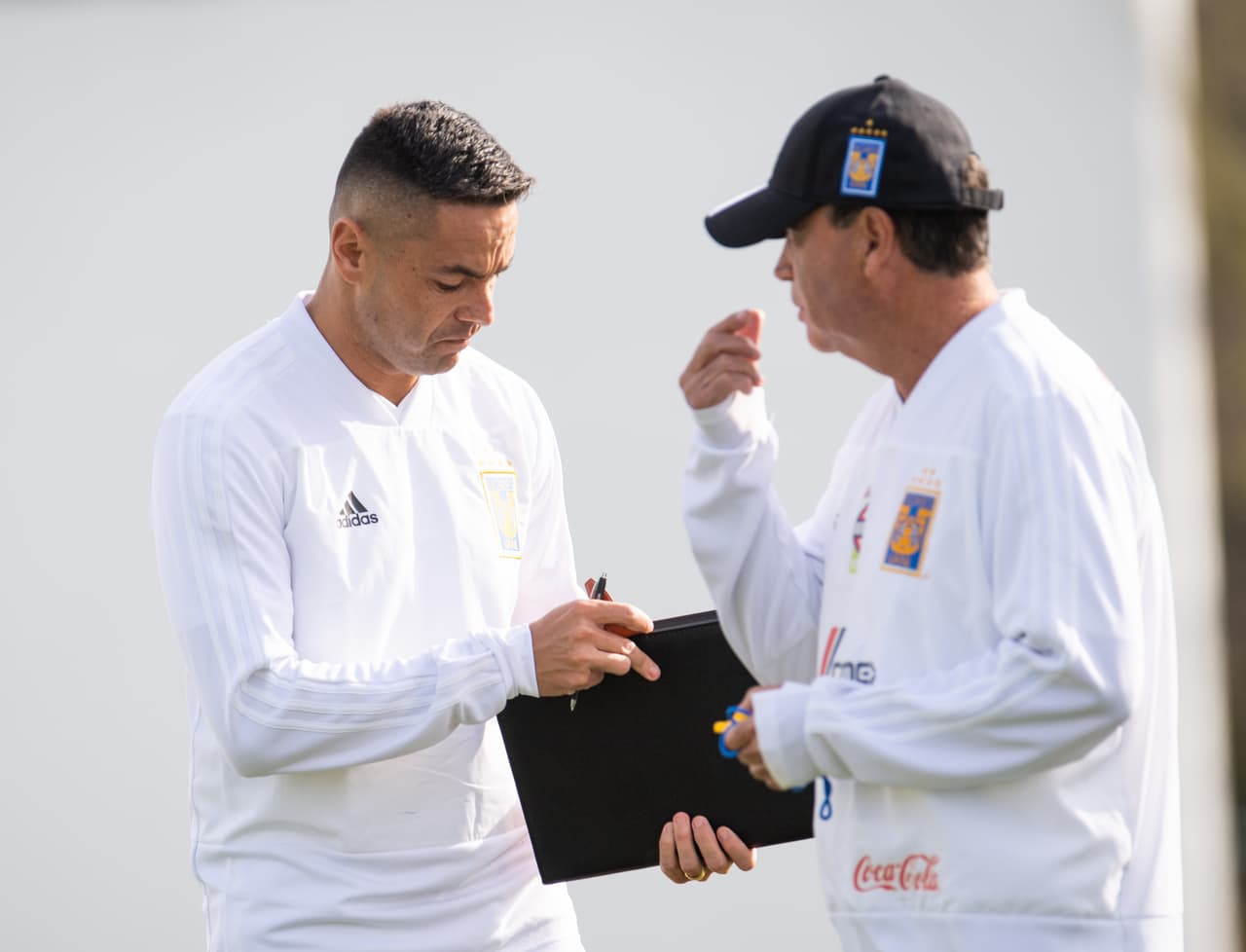 Juninho se integró al cuerpo técnico de Ricardo Ferretti en Tigres, club del que fue jugador y en el que ahora aporta su experiencia a sus compañeros en medio de los entrenamientos para el Clausura 2019.