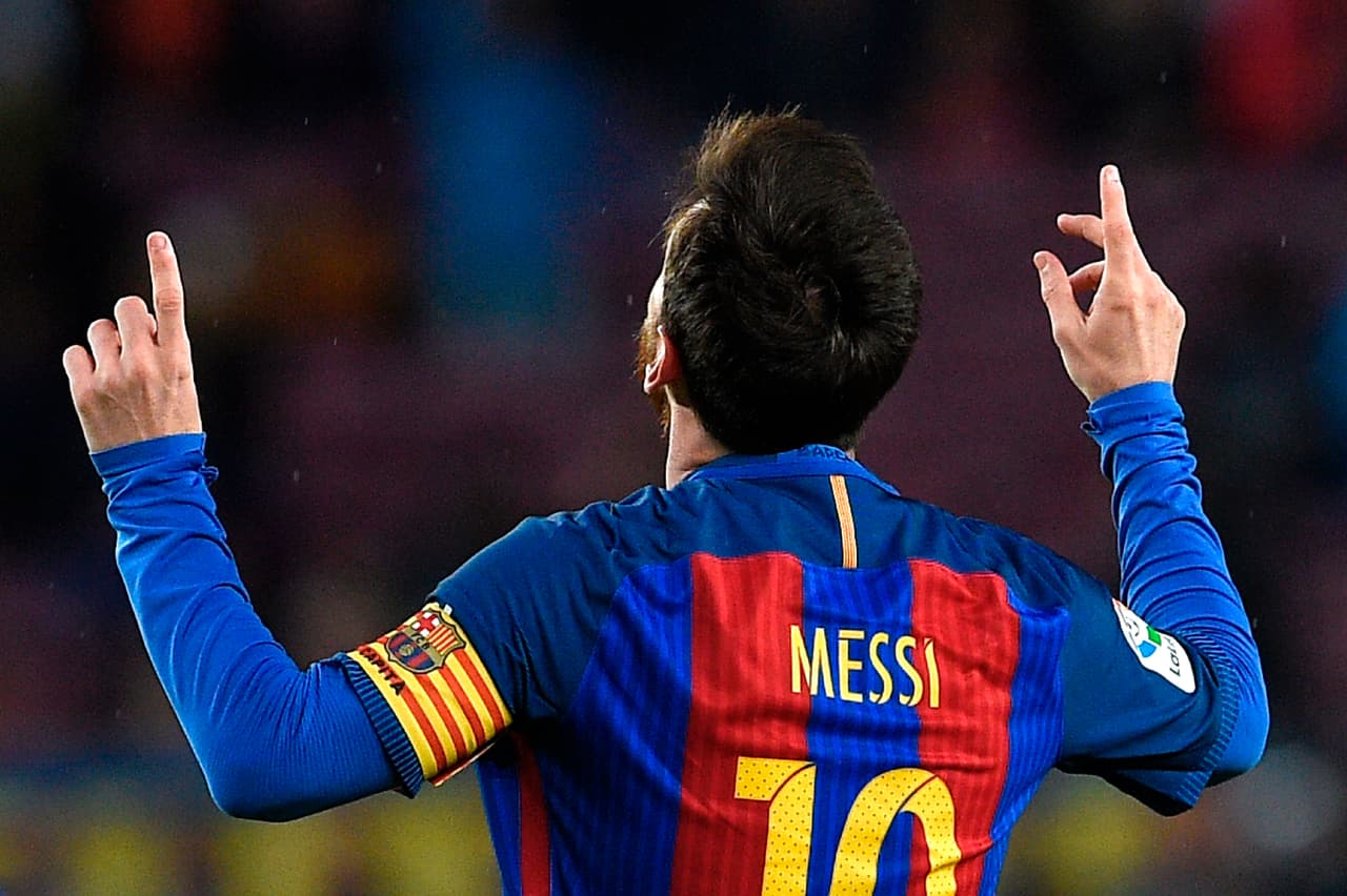 TOPSHOT - Barcelona's Argentinian forward Lionel Messi celebrates after scoring a goal during the Spanish league football match FC Barcelona vs CA Osasuna at the Camp Nou stadium in Barcelona on April 26, 2017. / AFP PHOTO / LLUIS GENE (Photo credit should read LLUIS GENE/AFP/Getty Images)