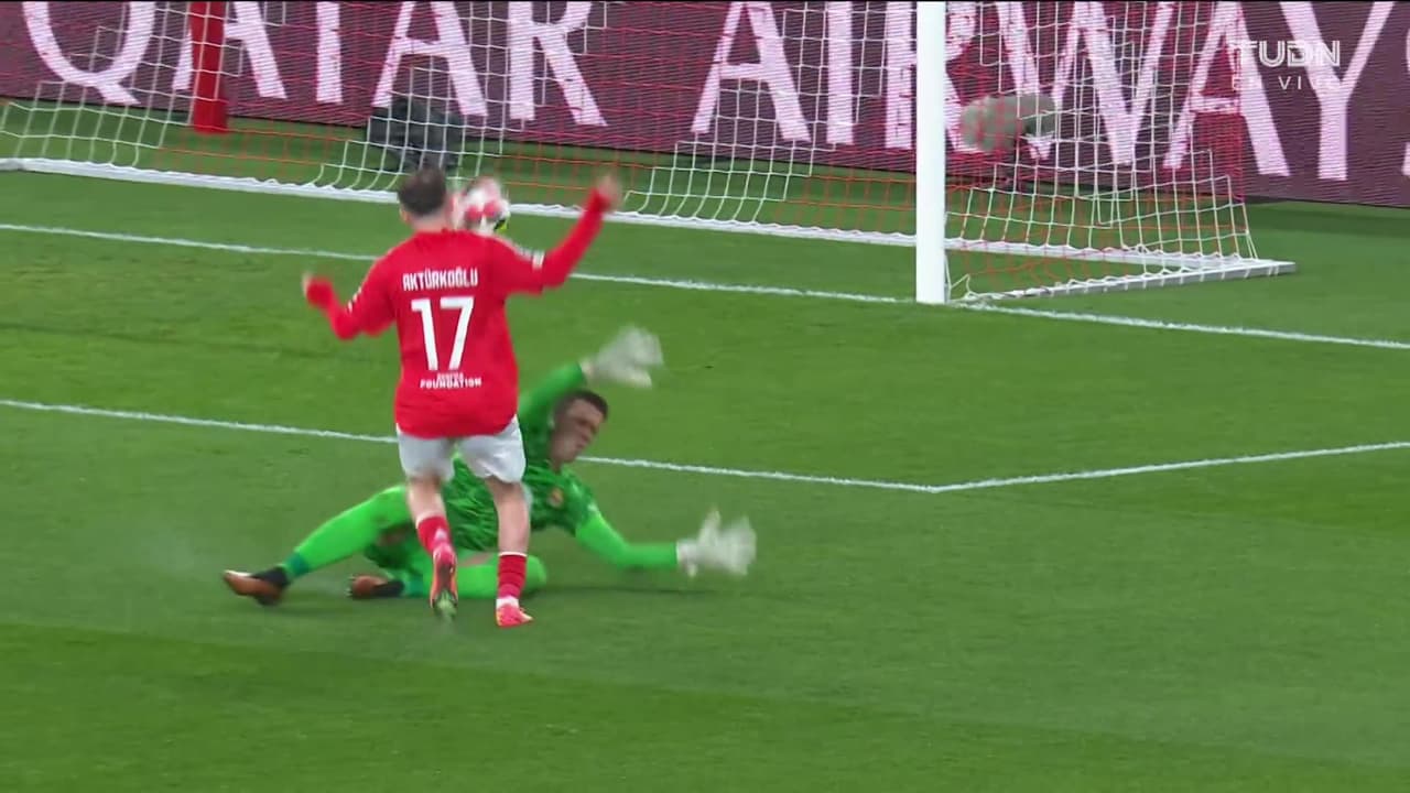 ¡Gol del Benfica! Otro error de Szczęsny y ya son 3 goles del griego 