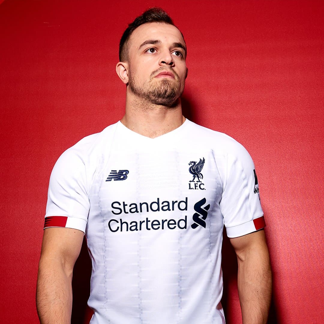 El nuevo campeón de la UEFA Champions League ha dado a conocer su segunda piel para la siguiente temporada en la que no solo tendrá el reto de sostener su corona europea, sino pelear por ganar la Premier. Este kit será blanco con algunos detalles rojos y azules oscuros.