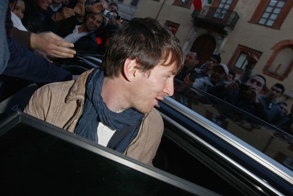 El jugador del Barcelona se dio una 'escapada' por tierras italianas, donde fue asediado por aficionados.