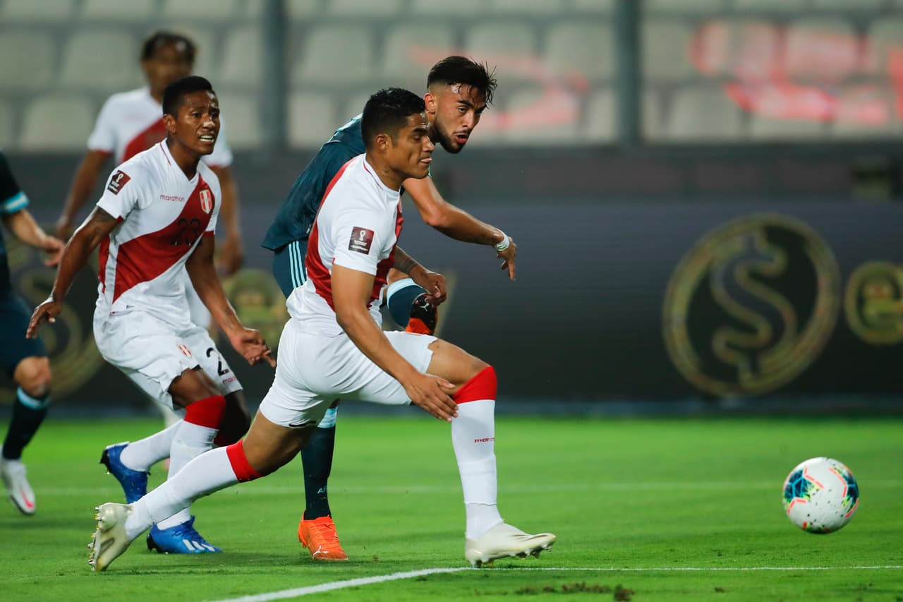 Con goles de Nicolás González y Lautaro Martínes, Argentina se impone en su visita a Perú.