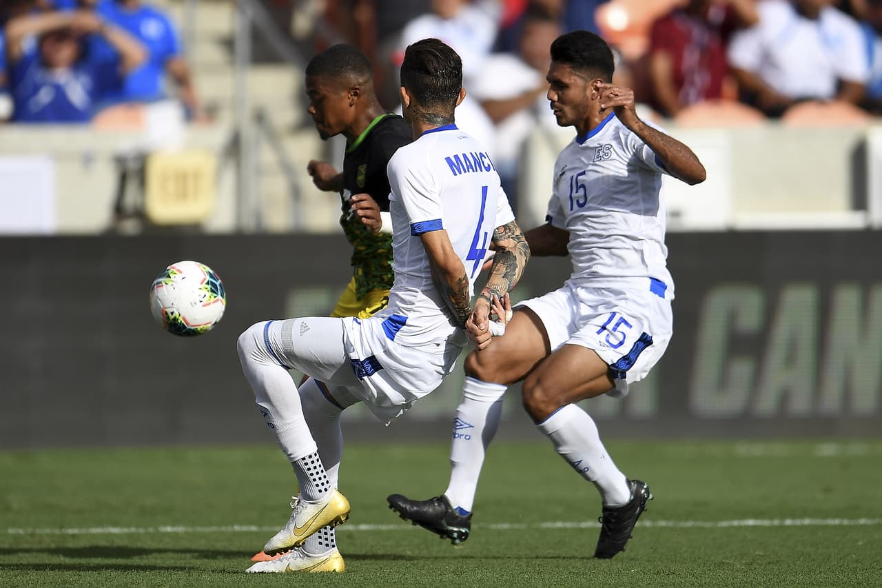 El partido se disputó con intensidad desde los primeros minutos.