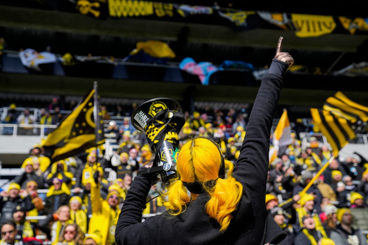 La afición se hace fuerte en su reducto del Lower.com Field.
<br>