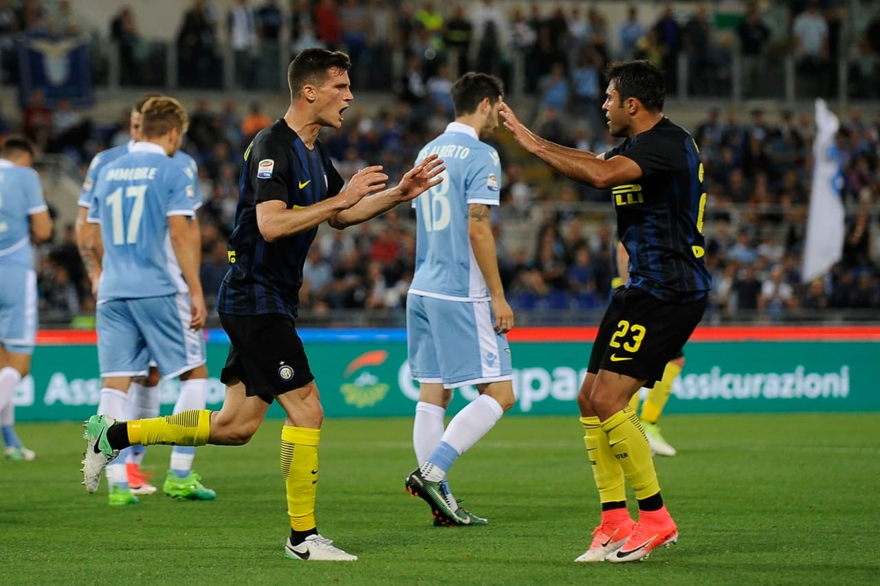 Inter gana al Lazio, pero cerrará el año fuera de la zona europea