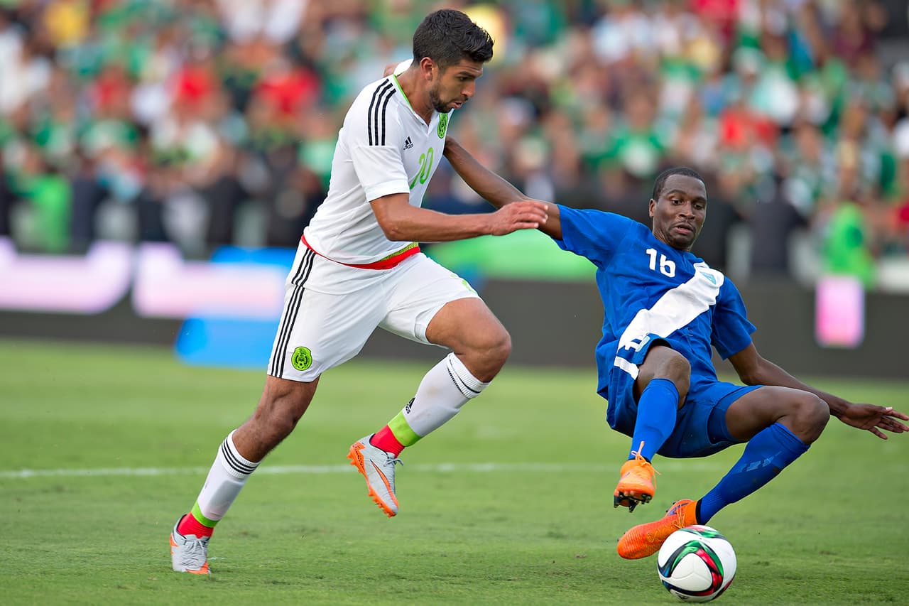 Cumplida su labor, Eduardo salió del partido sólo dos minutos después de marcar su segunda anotación. De seguir por ese camino se puede convertir en la mejor arma ofensiva del Tri en la Copa América.