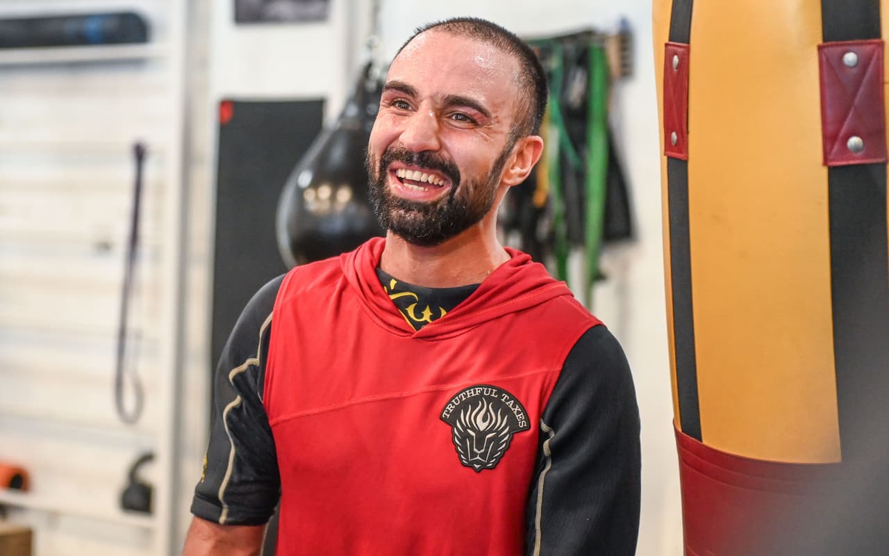 Paul Malignaggi y Artem Lobov finalmente podrán arreglar sus diferencias en el entarimado del 'boxeo en esteroides', Bare Knuckle Fighting Championship, este sábado en Florida.