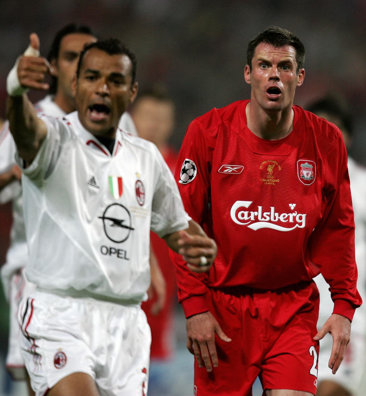 Jamie Carragher (Inglaterra) - Insignia del club, se reitiró allí en el año 2013 tras 17 años de carrera como 'red'.