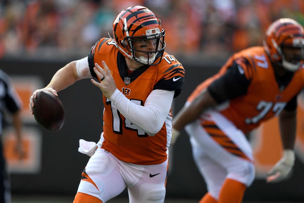 Andy Dalton completó 20 de 30 envíos para ganancia de 248 yardas con un pase de touchdown y uno interceptado.