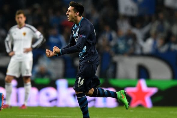 Herrera corre a festejar luego de marcar un golazo ante el Basilea.