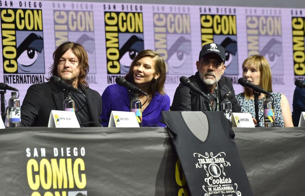 Posteriormente, se convirtió en una reunión masiva de fanáticos, estrellas de cine y televisión y los estudios de cine descendieron a la ciudad.