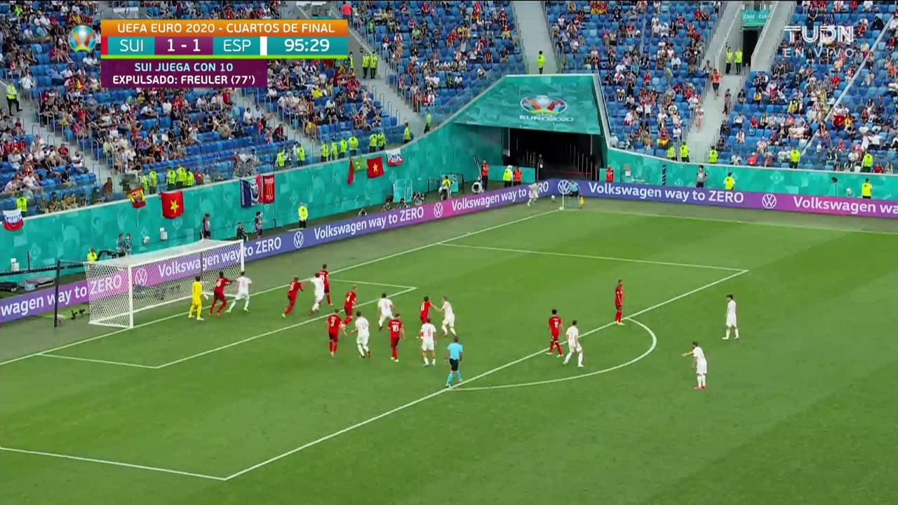 ¡TIRO ATAJADO! disparo por Jordi Alba.