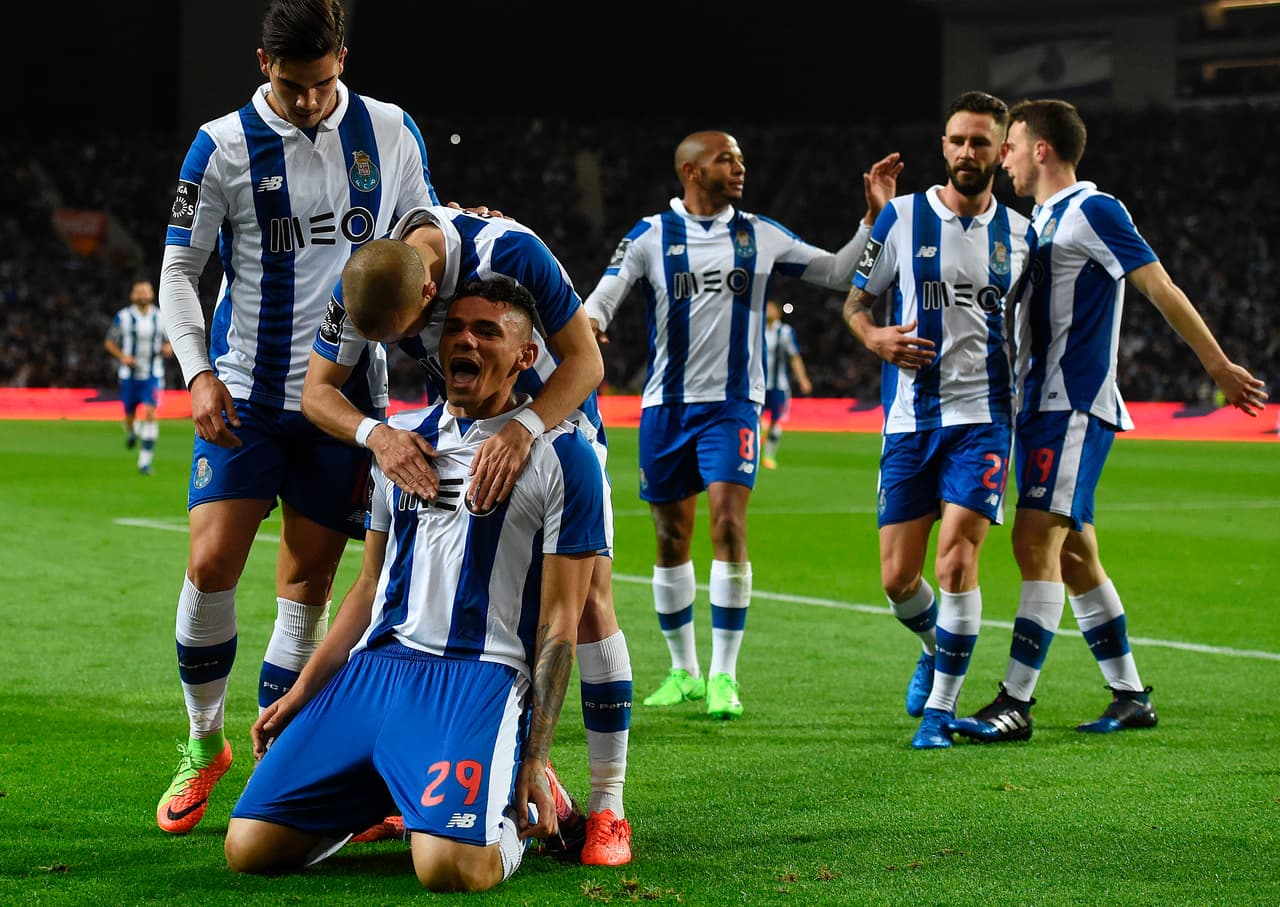 La fiesta en el estadio do Dragao solo tuvo un canto, el de goles a favor del Porto.