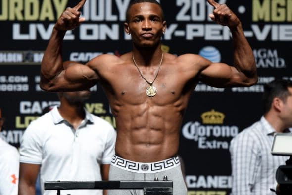 Lara fue el primero en subir a la báscula y marcó 155 libras.