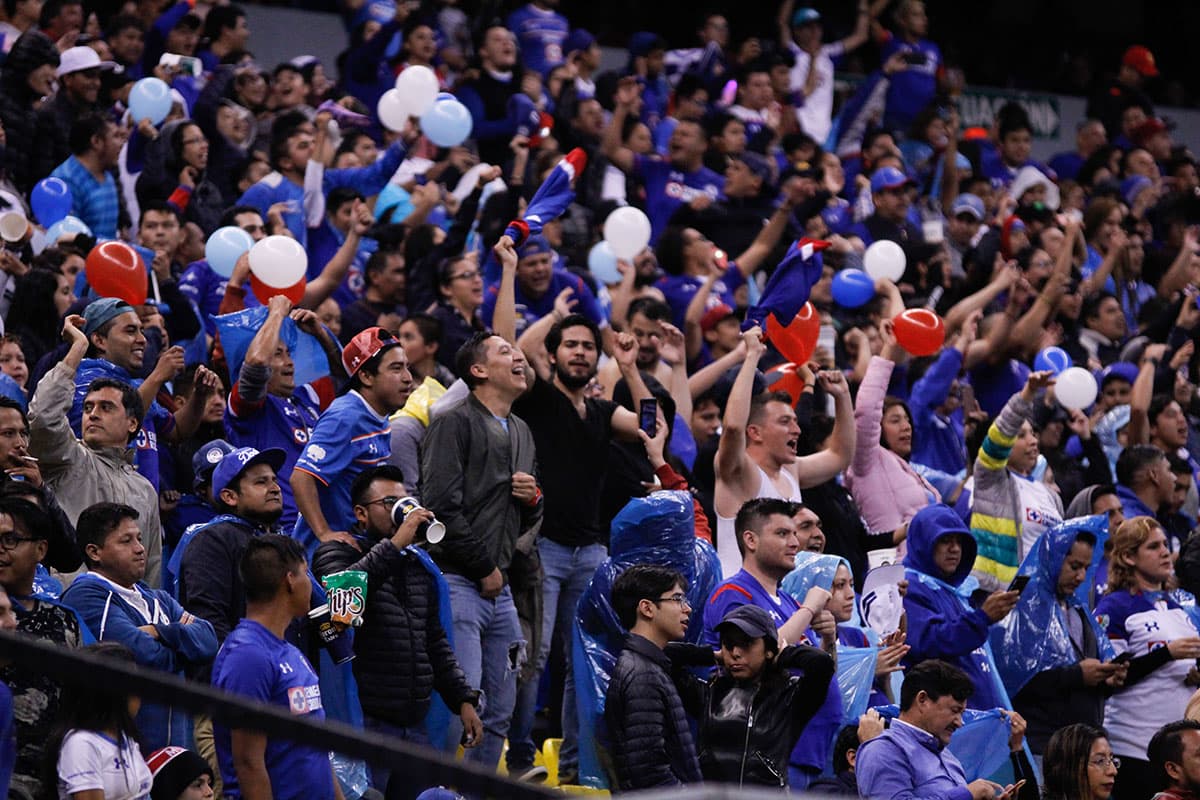 Los aficionados de Cruz Azul se ilusionan, toda vez que no conquistan el máximo título del fútbol mexicano desde el torneo Invierno 1997.