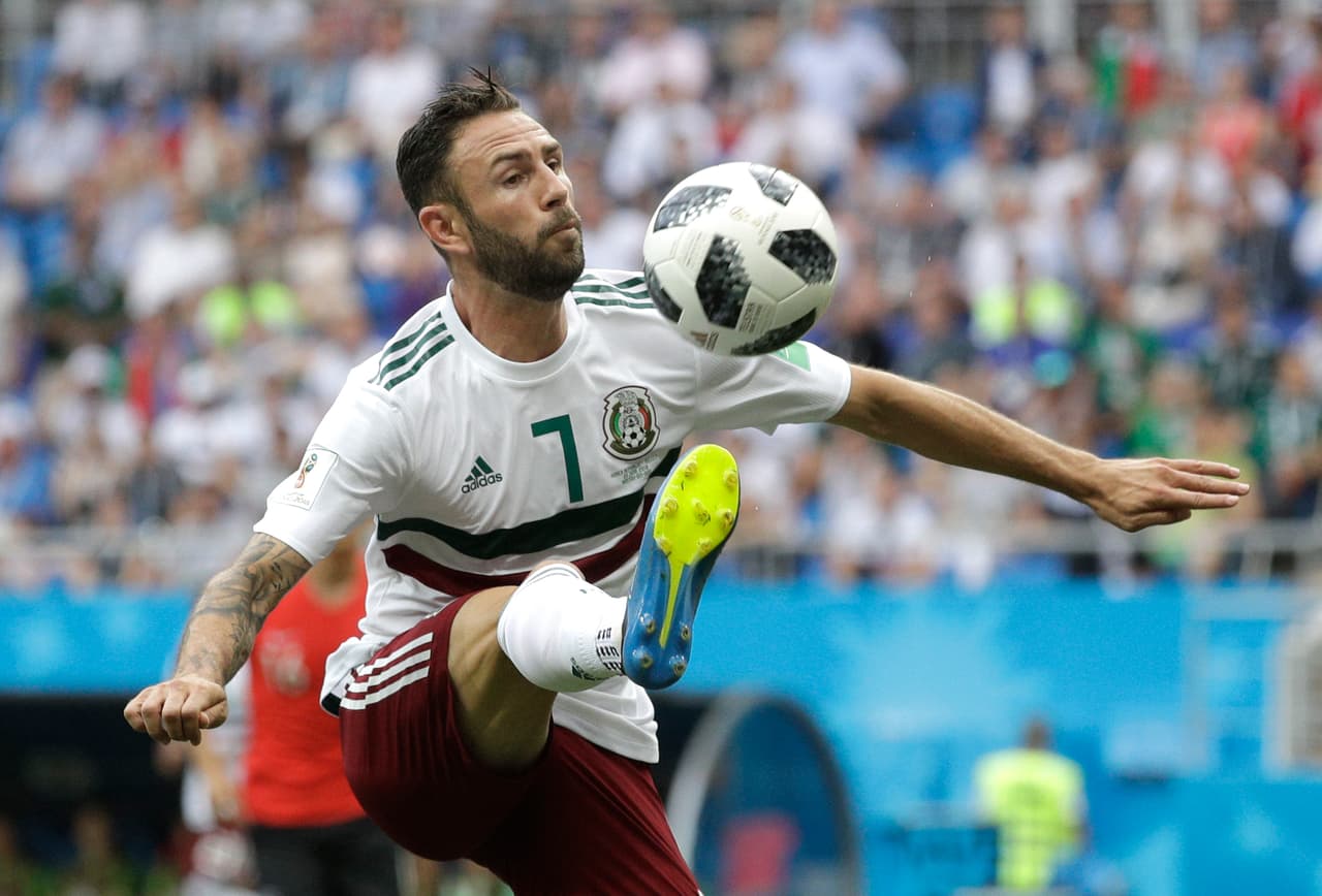 El mexicano Miguel Layún se ha convertido en uno de los jugadores que suena con fuerza para el proyecto del Atlético de Madrid de Diego Simeone.El club 'colchonero' ha preguntado por el jugador.