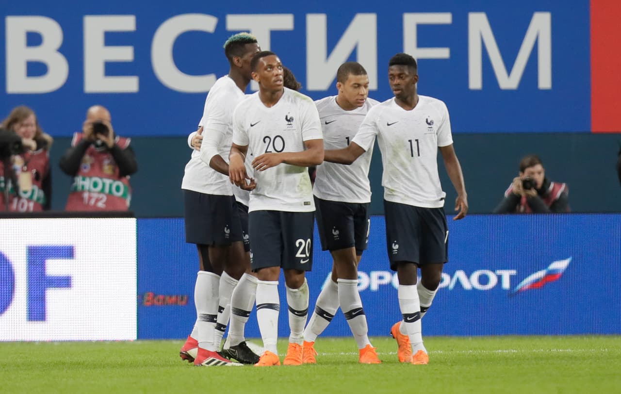 Francia derrotó 3-1 a Rusia con doblete de Mbappe para sacudirse de la derrota en casa contra Colombia, mientras que los locales del próximo Mundial siguen sin levantar cabeza a dos meses del torneo.