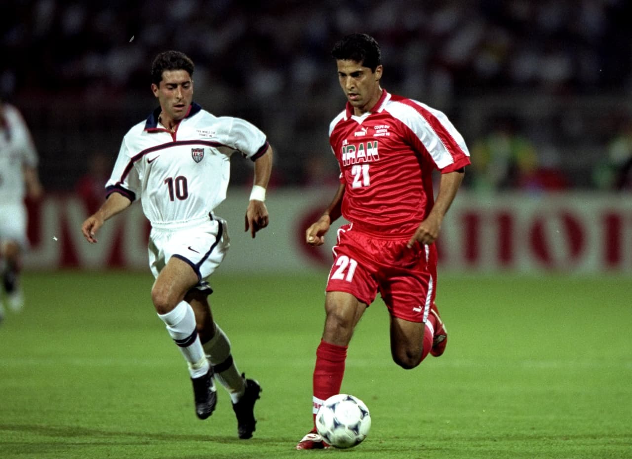 Estados Unidos vivió su peor participación mundialista de esta era en Francia-98, donde cayó 2-0 contra Alemania, 2-1 contra Irán y 1-0 contra Yugoslavia, con lo que no sumó ningún punto. Ahora ocupaba el puesto 23 en la lista de Fifa.