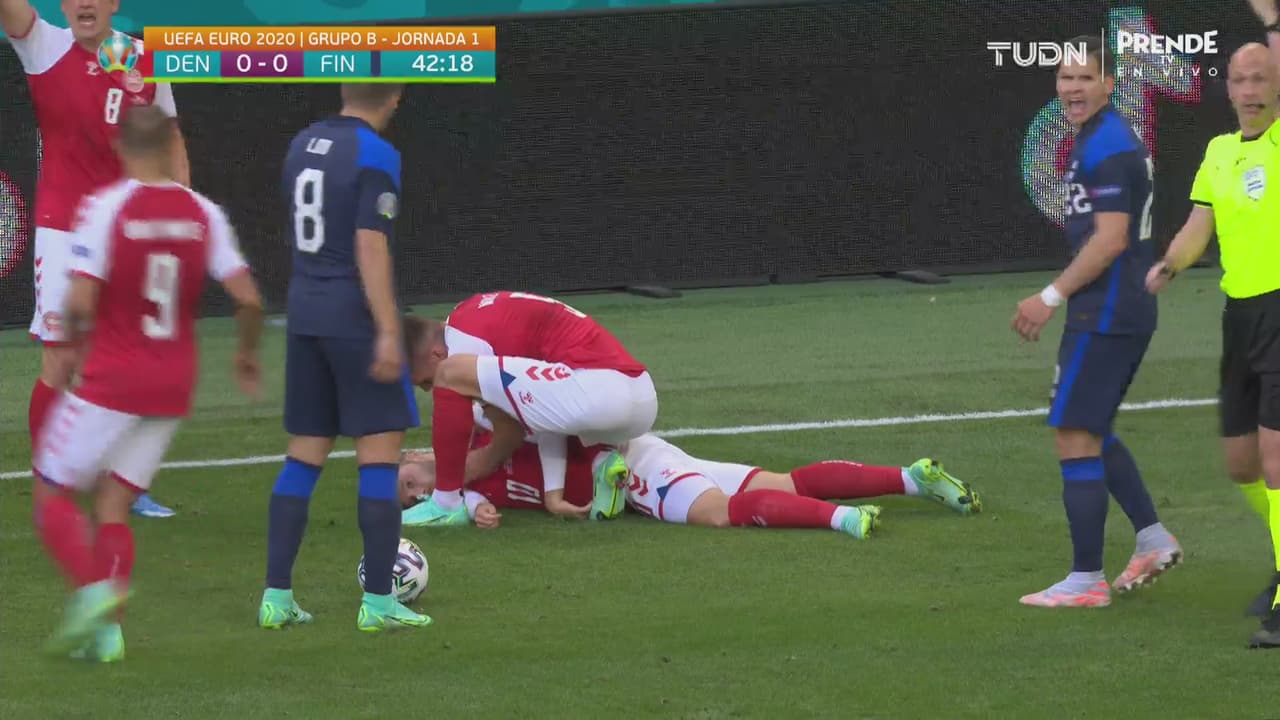 ¡Consternación! Eriksen se desploma de forma dramática en cancha