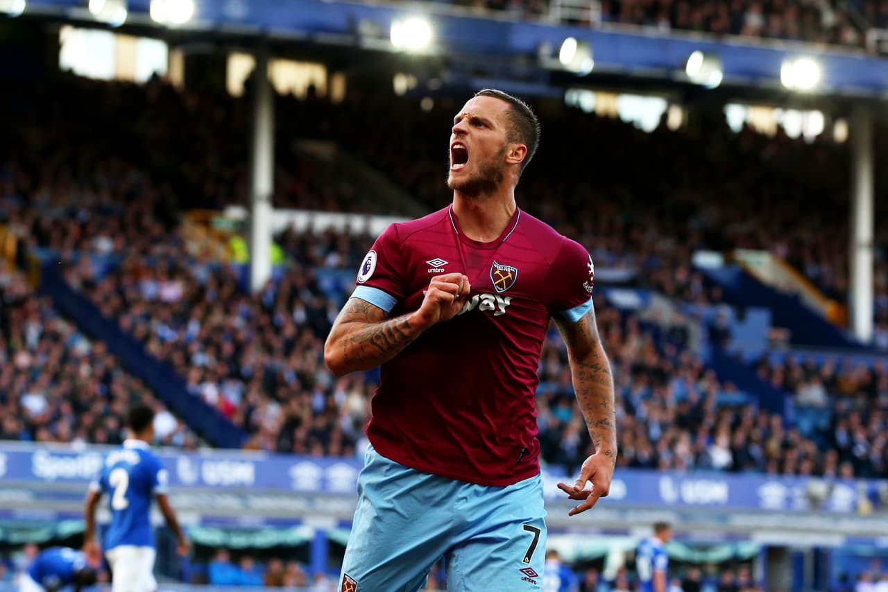 West Ham, que no tuvo por lesión al mexicano Javier 'Chicharito' Hernández, venció 1-3 de visitante al Everton en la Jornada 5 de la Premier League y salió de la zona de descenso.