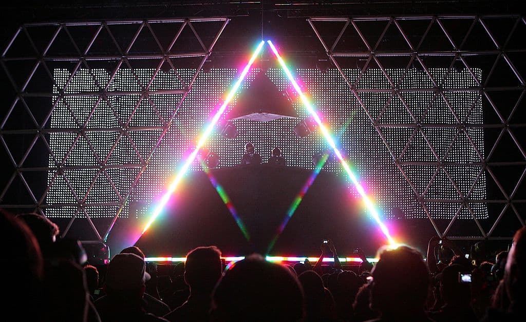 Pero fue la mezcla de ‘Da Funk’ de G-funk y acid house lo que realmente los puso en el mapa.