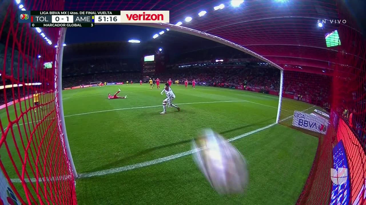 ¡TIRO ATAJADO! disparo por Paulinho.