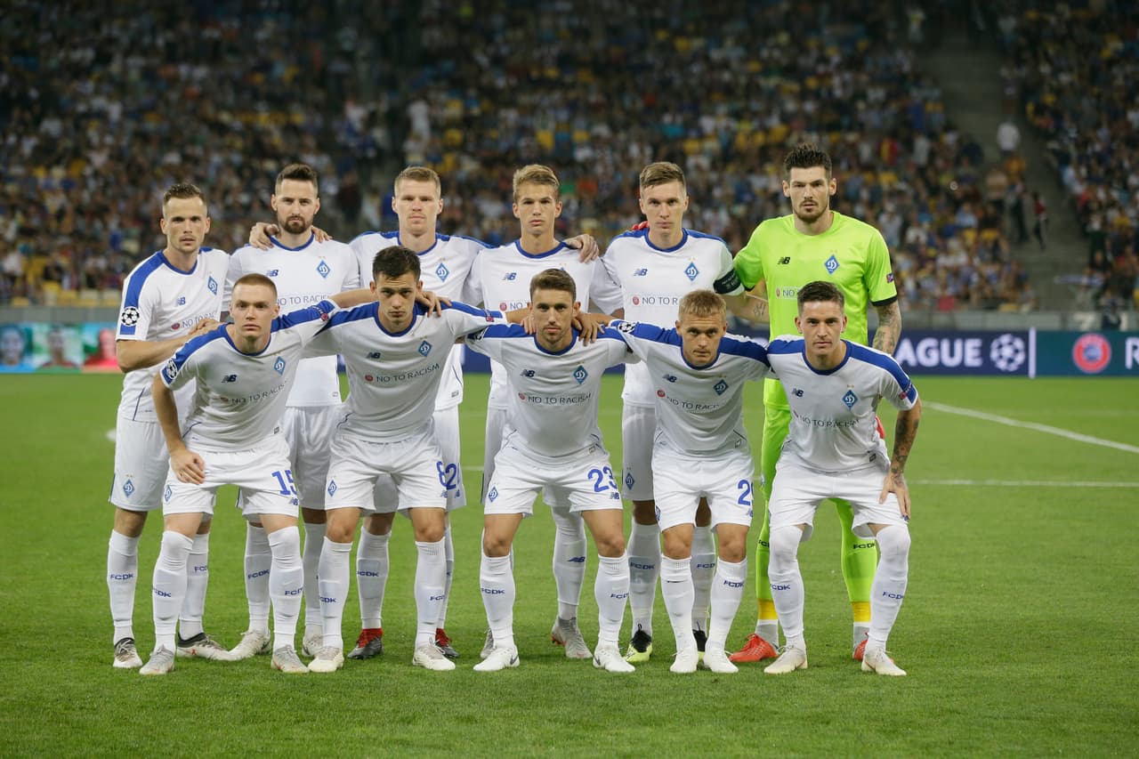 Dinamo era local ante un estadio Olímpico de Kiev lleno y con la expectativa de remontar el 3-1 de la ida en Países Bajos.