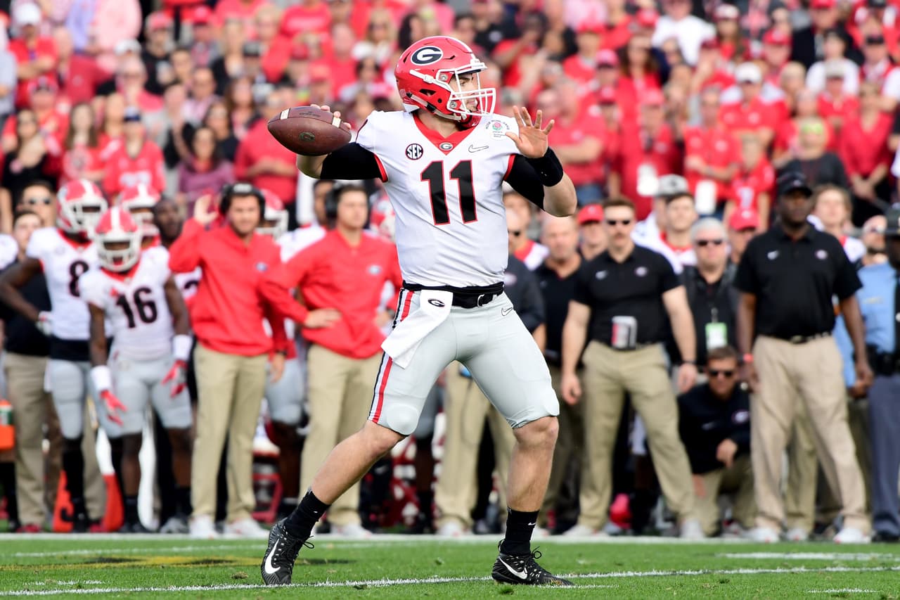 Jake Fromm acertó 20 de 29 envíos para 210 yardas totales y 2 pases de anotación durante el Rose Bowl.