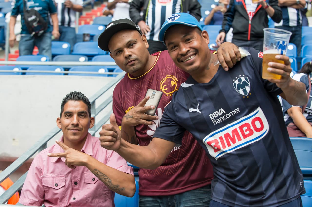 Así se vivió el colorido de la afición en la Jornada 12