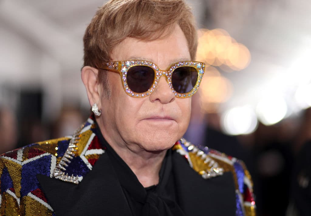 La fiesta de Elton John es una excelente alternativa para salir de la rutina durante estos días de confinamiento.
