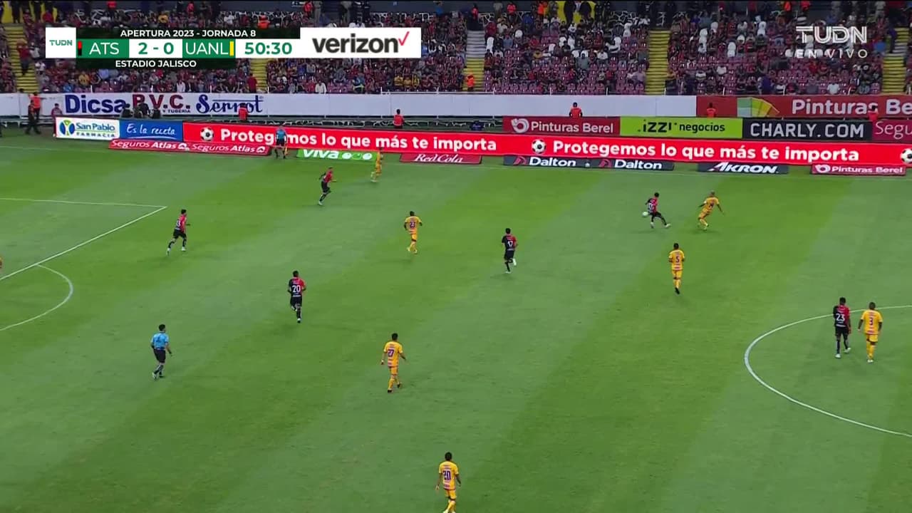 ¡TIRO ATAJADO! disparo por Jorge Guzmán.